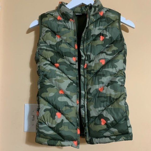 Other - kids girls camo/heart zip puffy sleeveless vest